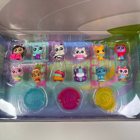 Gabby's Dollhouse: The Movie, 15-Piece Mini Movie Figures Set with 12 Figurines - Picture 2 of 2